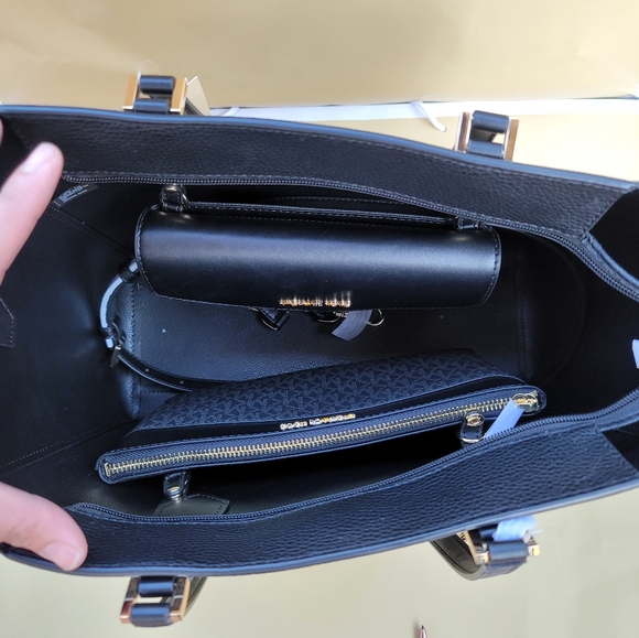 Michael Kors 3-in-1 Kimberly Tote - Picture 3 of 9